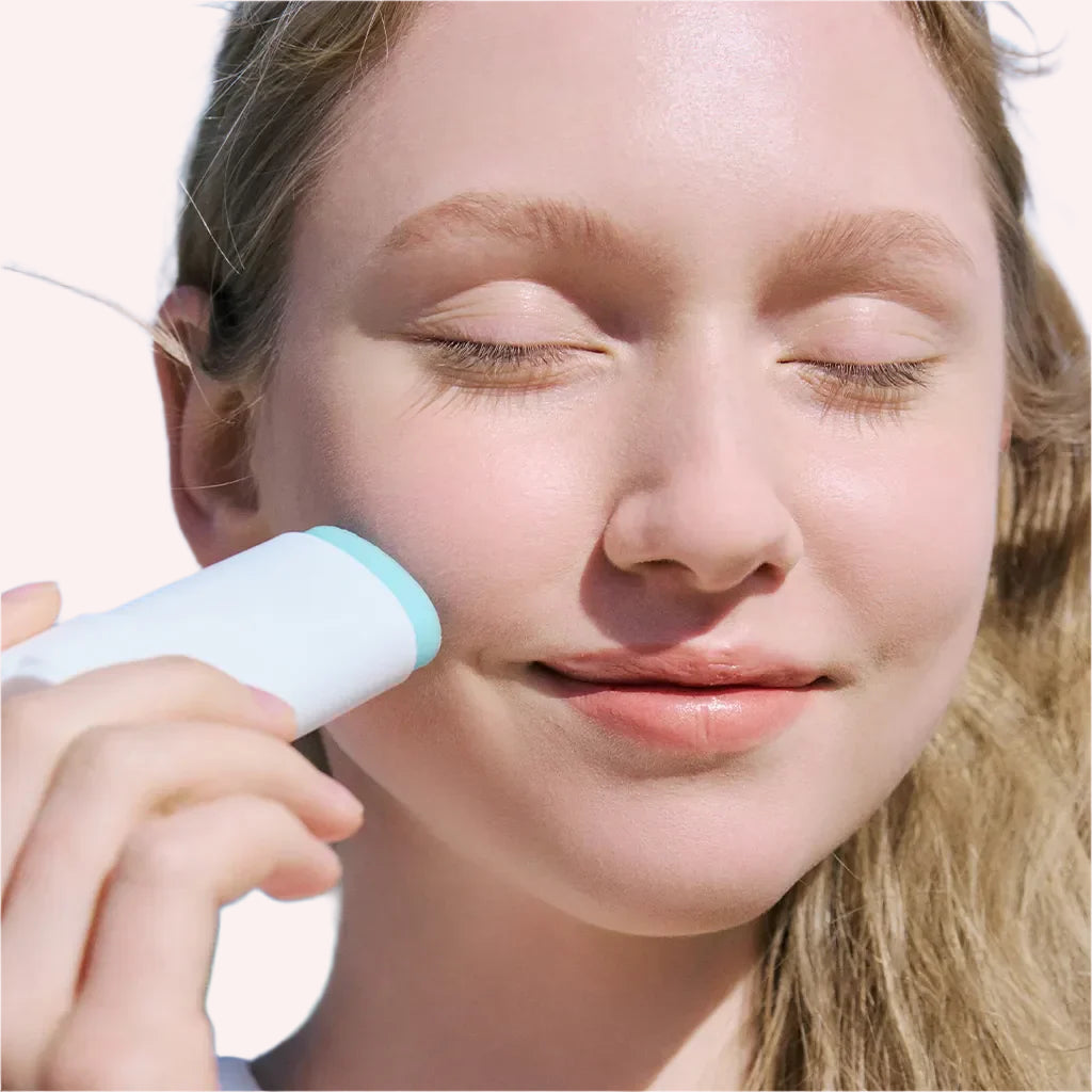 Skin1004 MADAGASCAR CENTELLA HYALU-CICA SILKY-FIT SUN STICK @ Casa de Ella MX 1